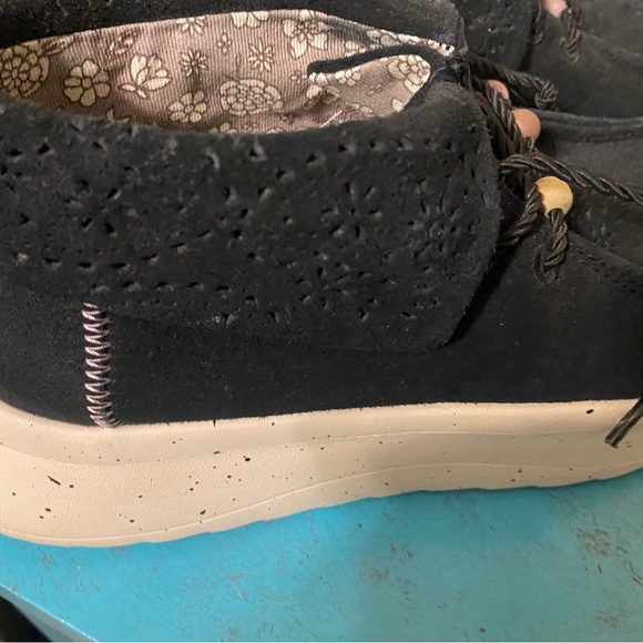 Size 6.5 hey dude platforms. Only worn 3 times. - Picture 4 of 4